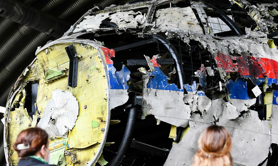 Destroços do voo MH17 em Reijen, na Holanda