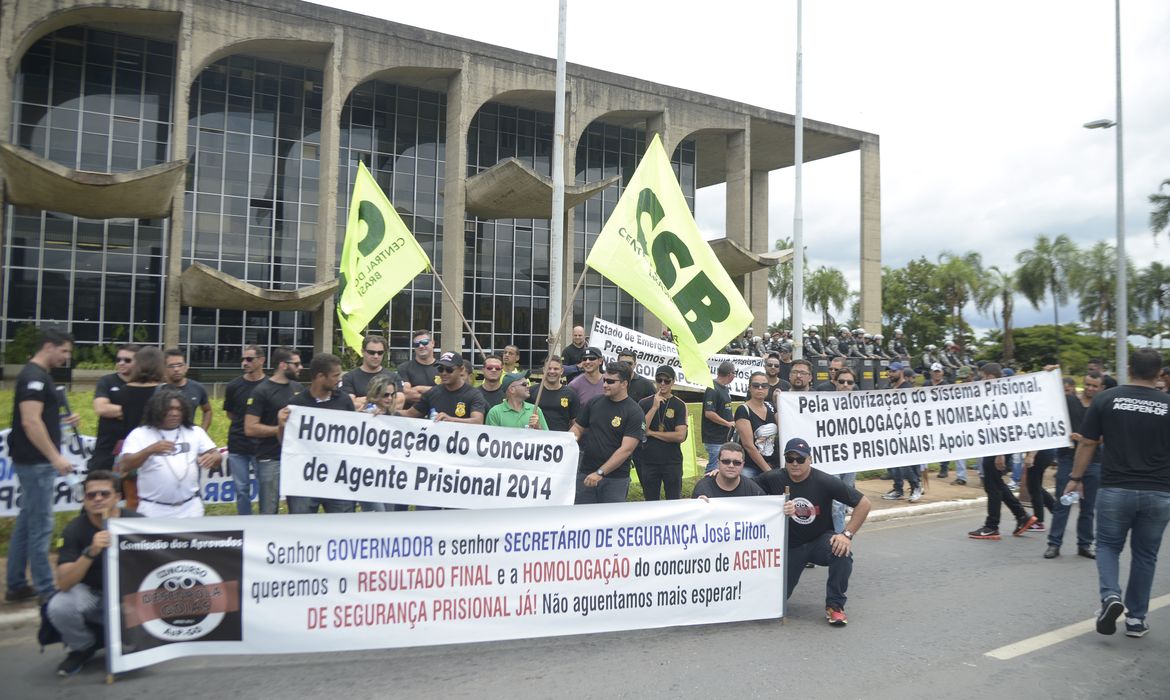 Brasília - Agentes penitenciários do DF e estados fazem protesto na Esplanada dos Ministérios (Marcello Casal Jr/Agência Brasil)